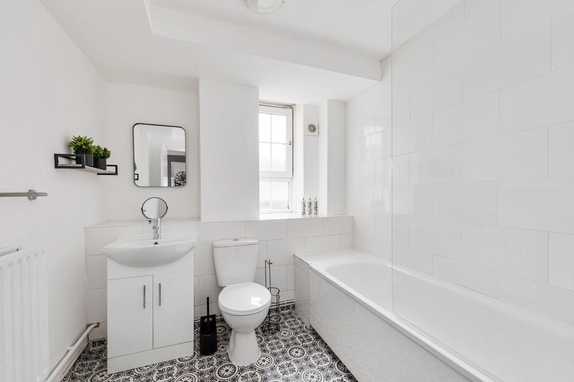 Sleek Shoreditch Hideout - 2 Bed Gem With Balcony In Central ลอนดอน ภายนอก รูปภาพ