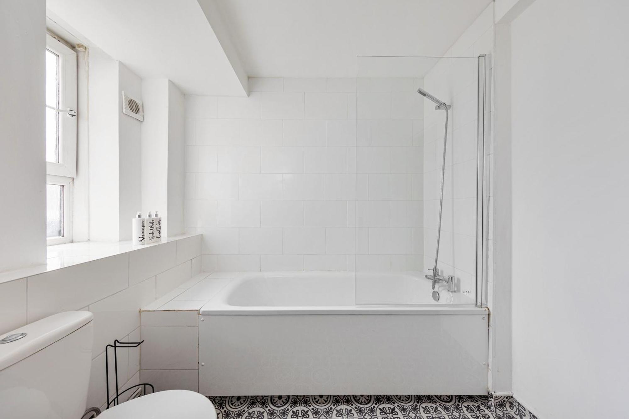 Sleek Shoreditch Hideout - 2 Bed Gem With Balcony In Central ลอนดอน ภายนอก รูปภาพ