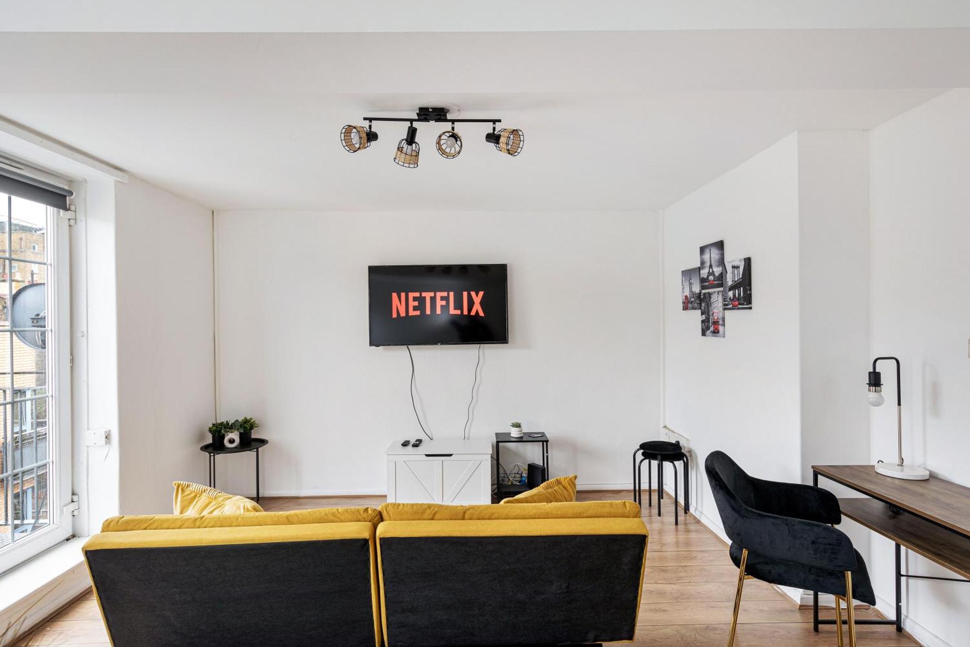 Sleek Shoreditch Hideout - 2 Bed Gem With Balcony In Central ลอนดอน ภายนอก รูปภาพ
